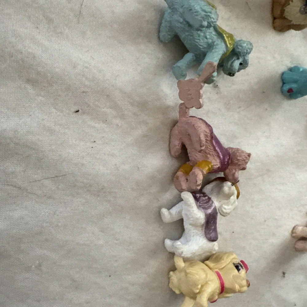 Mixed Lot of 10 Mini Barbie, Puppy In My Pocket Dogs & Cats PVC Plastic Toys